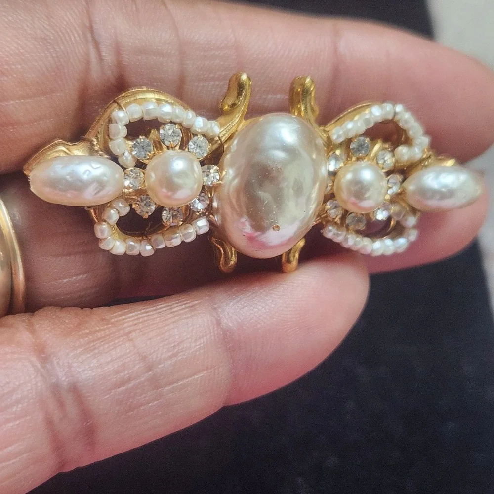 Miriam Haskell Brooch Faux‎ Pearl Rhinestone Gold Tone vintage